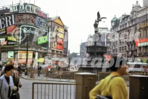 piccadilly circus london 1972 52741364968 o