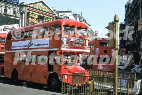 piccadilly circus london 1973 52741343135 o
