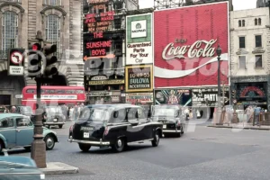 Piccadilly Circus, London 1975 - Vintage photo