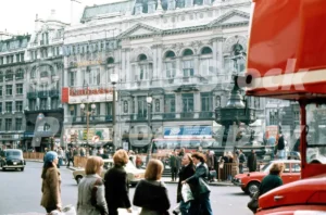 piccadilly circus london 1975 52741307365 o