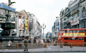 piccadilly circus london 1975 52741386243 o