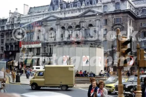 piccadilly circus london 1977 52740847796 o