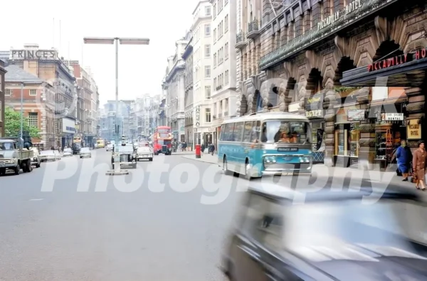 piccadilly london 1965 52784549329 o