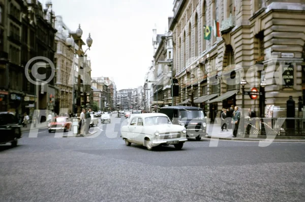 piccadilly london 1966 46024683152 o
