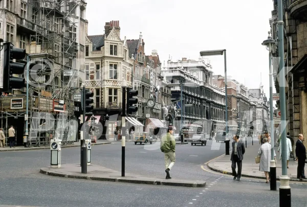 piccadilly london 1968 52784306821 o