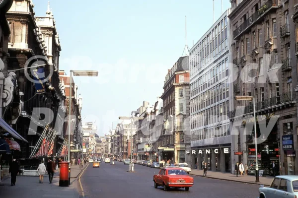piccadilly london 1968 52784653995 o