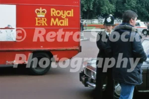 Royal Mail van & policeman, London 1979 - Vintage photo