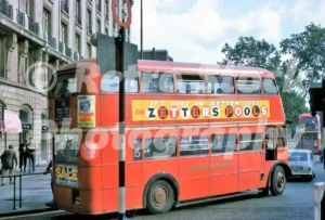 rt bus at marble arch london 1963 52784683209 o