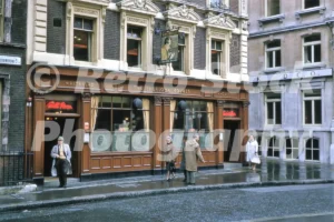 sherlock holmes pub northumberland st london 1965 29472690138 o