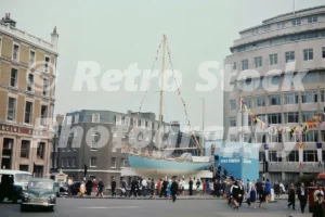 the lively lady boat in holborn circus london 1968 35635867884 o