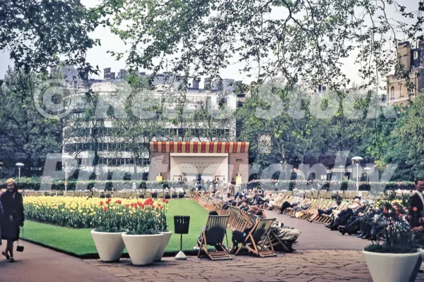 victoria embankment gardens london 1963 52783714622 o