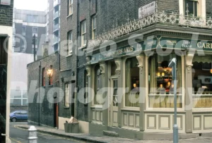 Carpenters Arms, Seymour Place 1982
