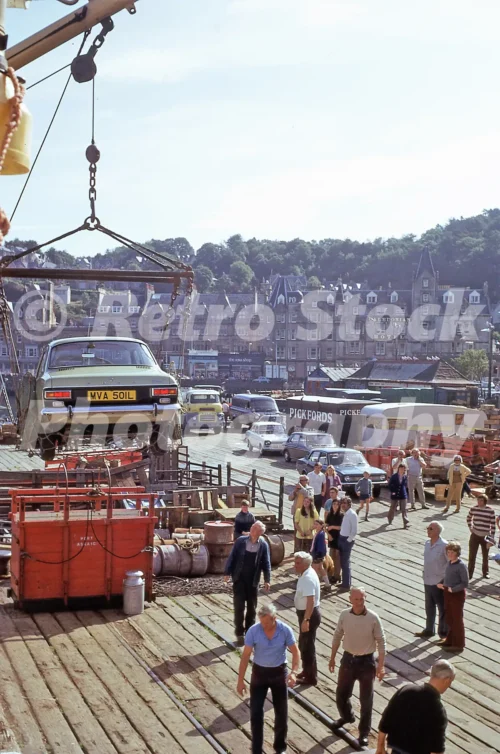 loading a ford escort in oban scotland 1973 40543873593 o