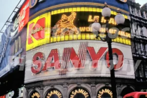piccadilly circus london 1990 52740480167 o