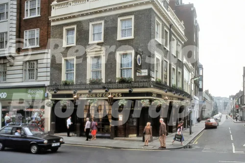 The Bunch of Grapes, Brompton Road 1980s