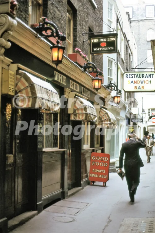 The Red Lion, Crown Passage 1972 - Vintage photo