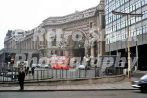 victory arch at waterloo station london 1972 52085836486 o