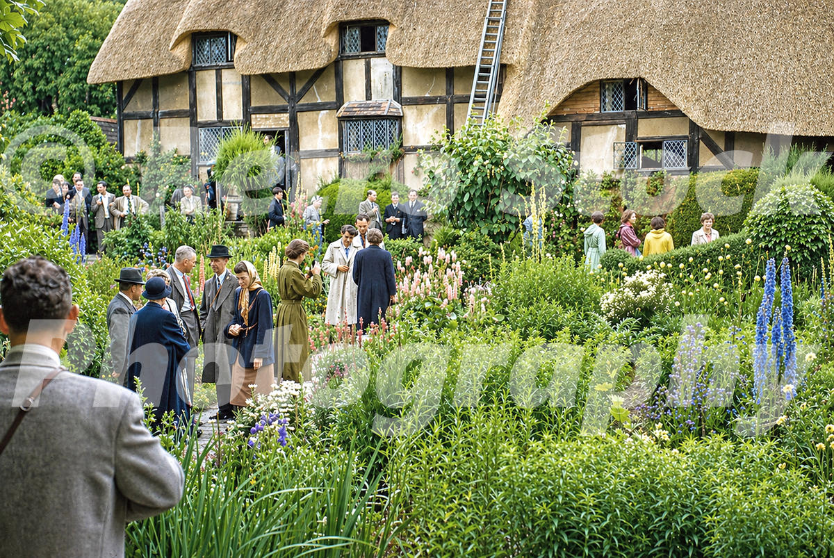 anne-hathaways-cottage--shottery-warwickshire-1954_55231992904_o 1950s photo of Anne Hathaway’s Cottage in Shottery, Warwickshire, with visitors gathered in the flower-filled garden in front of the thatched timber-framed house.