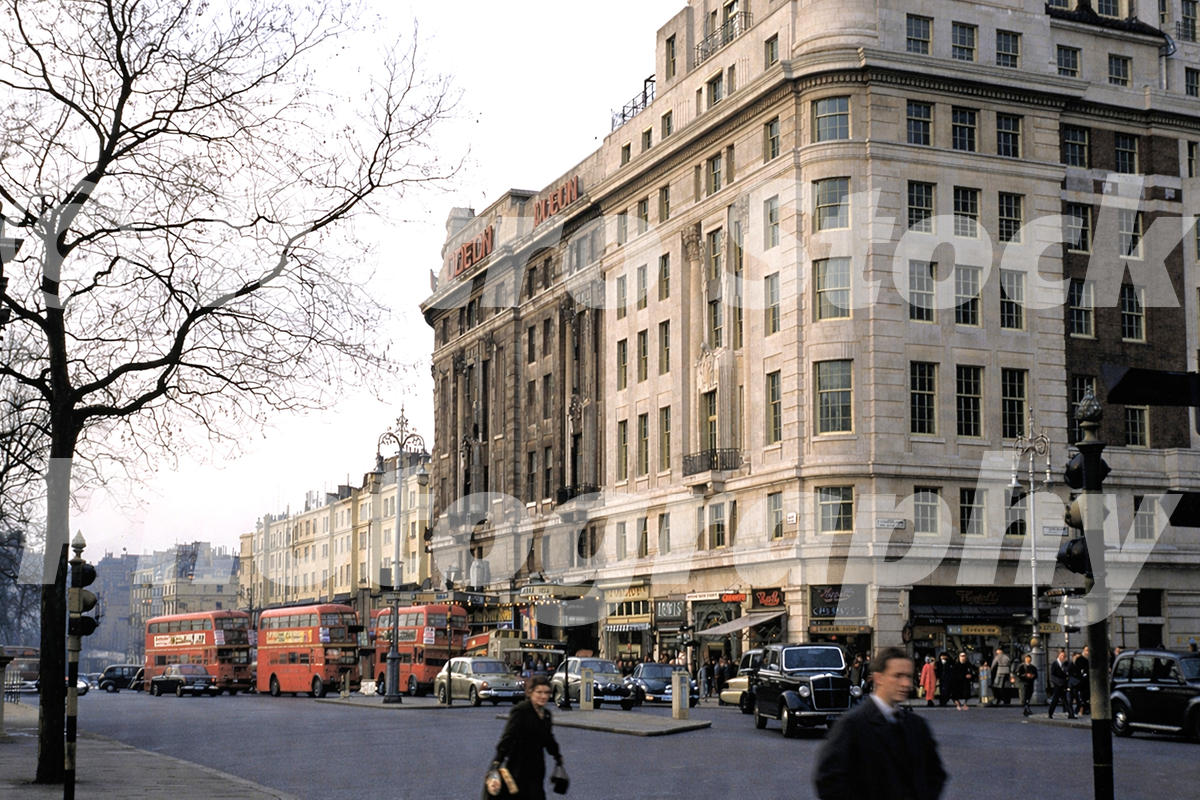 marble-arch-london-1950s_55232390428_o 1950s view of Marble Arch in London with the Odeon cinema, red buses, black taxis, cars and pedestrians.