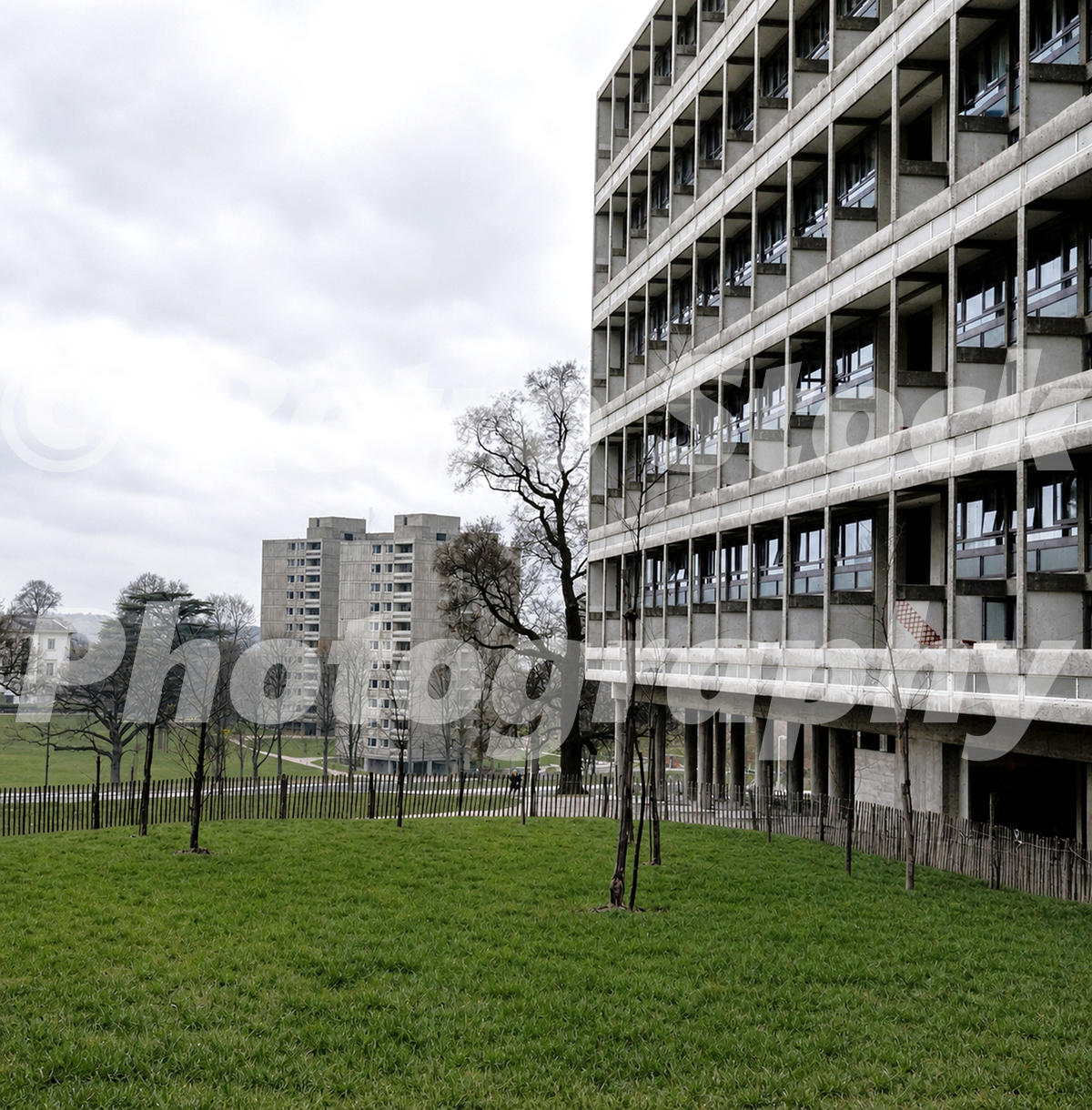1960s view of the Alton Estate in Roehampton, London, with a curved modernist slab block, landscaped grass and further tower blocks in the distance.