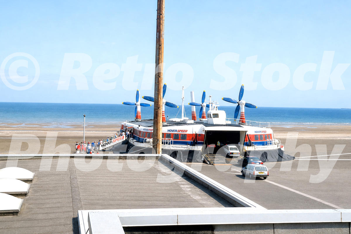 hoverspeed-srn4-hovercraft-the-princess-margaret-seen-in-1990_55260669286_o 1990s view of Hoverspeed SR.N4 hovercraft Princess Margaret on the beach apron, with cars, open loading ramp, propellers and sea beyond.
