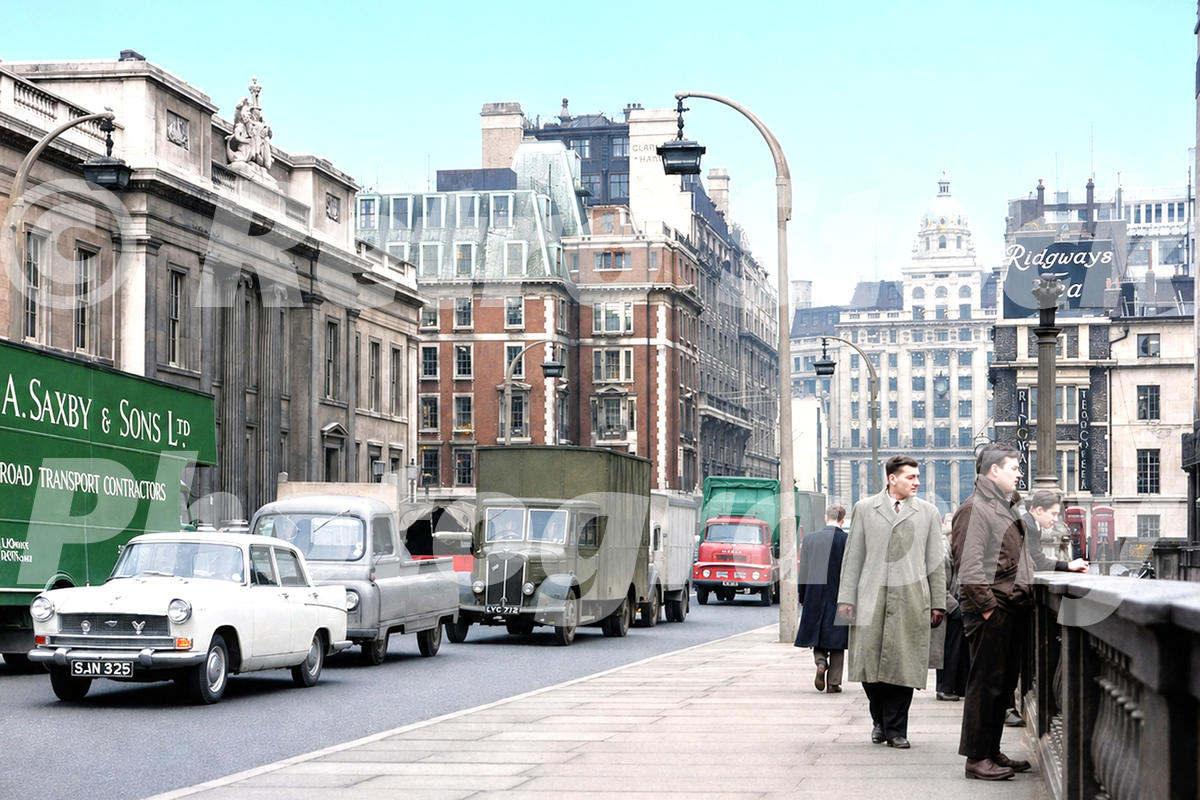 traffic-on-london-bridge-1960_55259768222_o A 1960s colour photo of a line of commercial trucks and a white saloon car at the northern end of London Bridge in 1960.